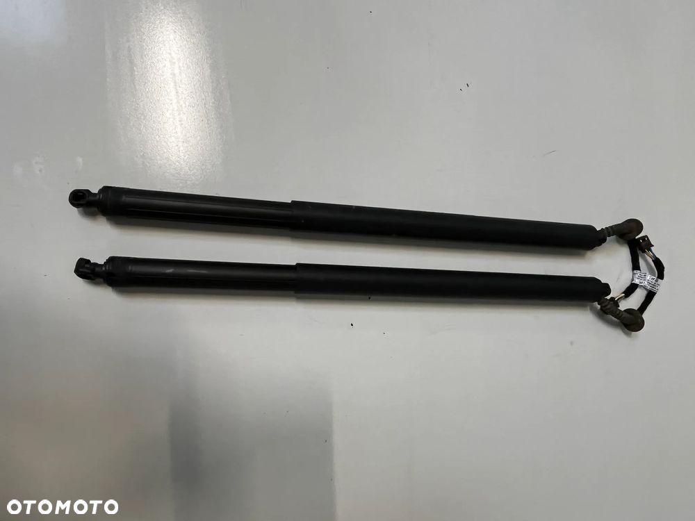 SKODA OCTAVIA IV KOMBI SILOWNIK KLAPY 5E7827851 L/P - 1