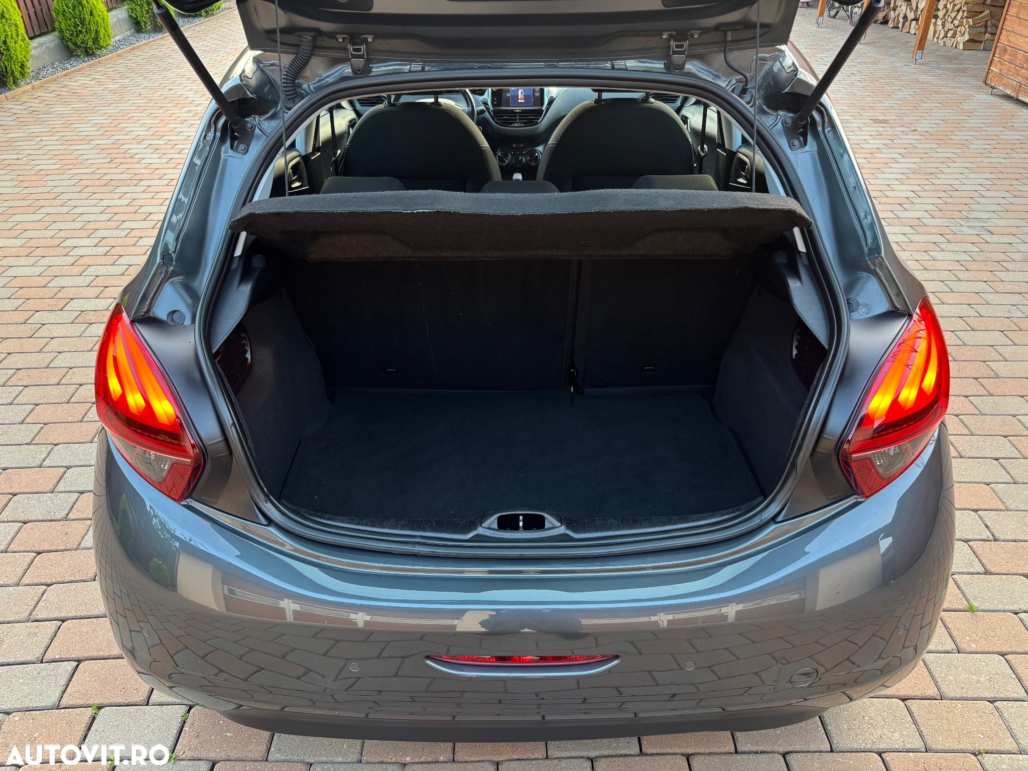 Peugeot 208 1.2 L PureTech Allure - 16