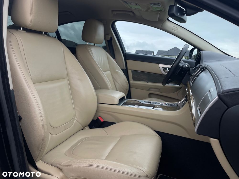 Jaguar XF 2.2 D Premium Luxury - 18