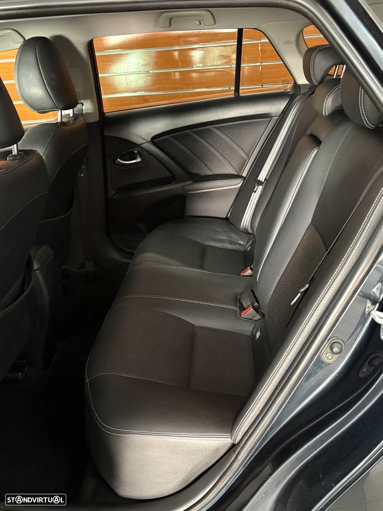 Toyota Avensis Touring Sports 1.6 D-4D Luxury+GPS - 13