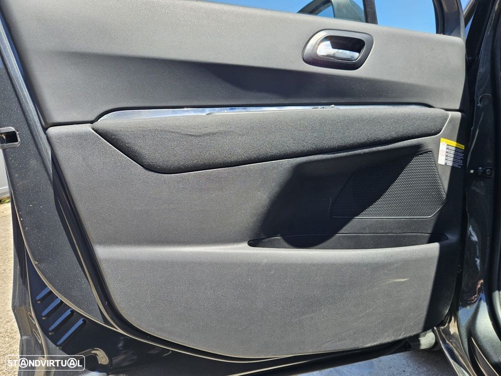 Peugeot 5008 1.6 BlueHDi Style - 43