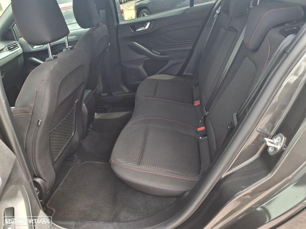 Ford Focus 1.0 EcoBoost MHEV ST-Line - 11