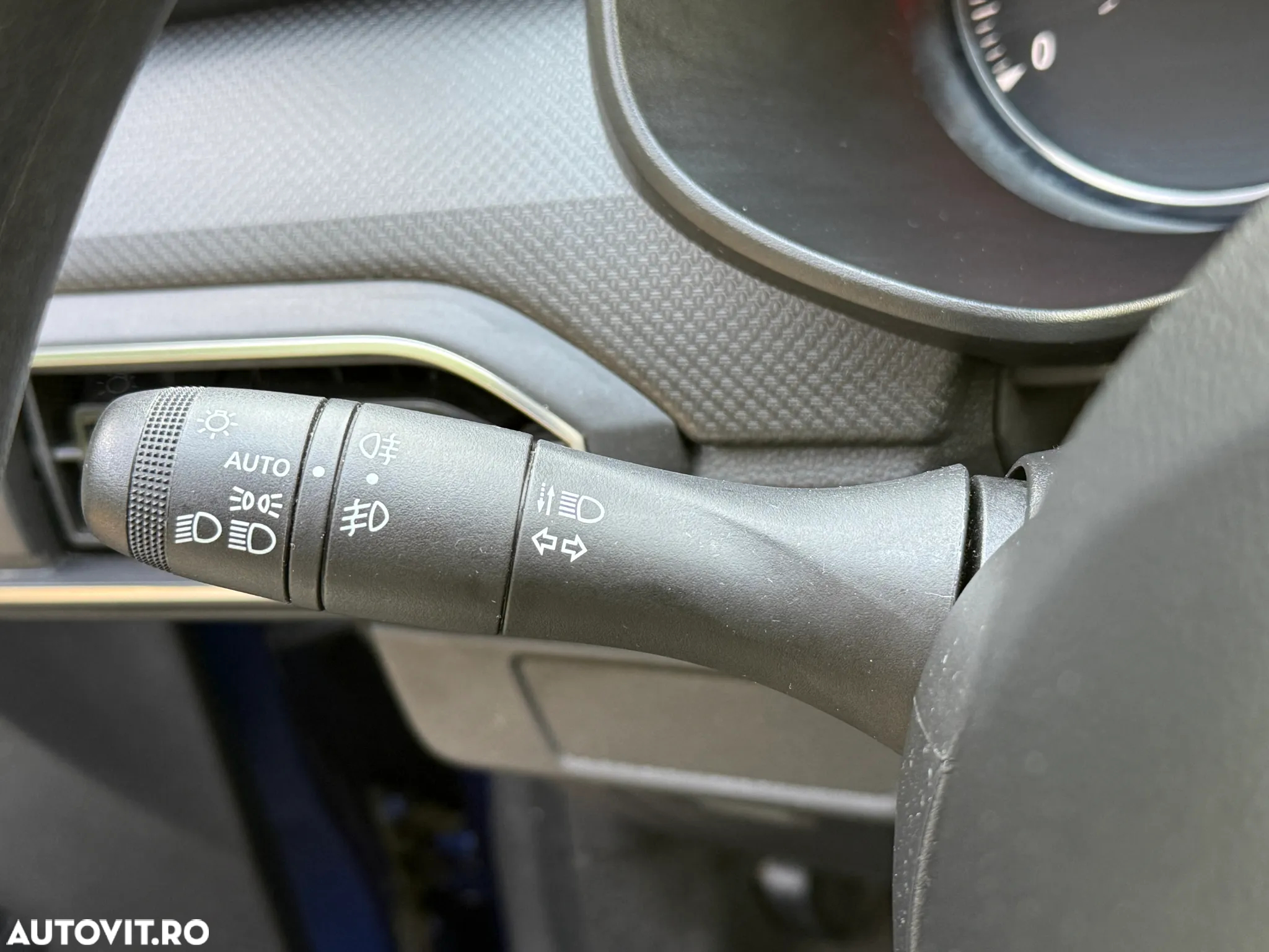 Dacia Logan TCe 90 Essential - 14