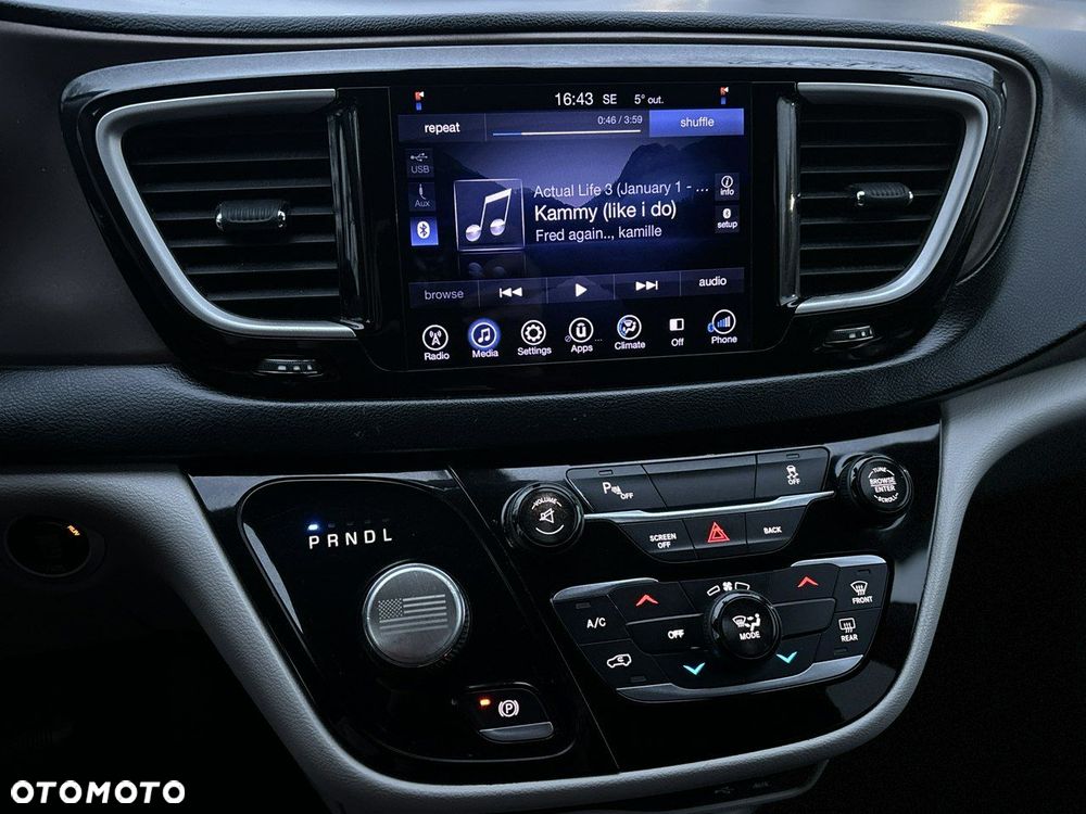 Chrysler Pacifica - 17