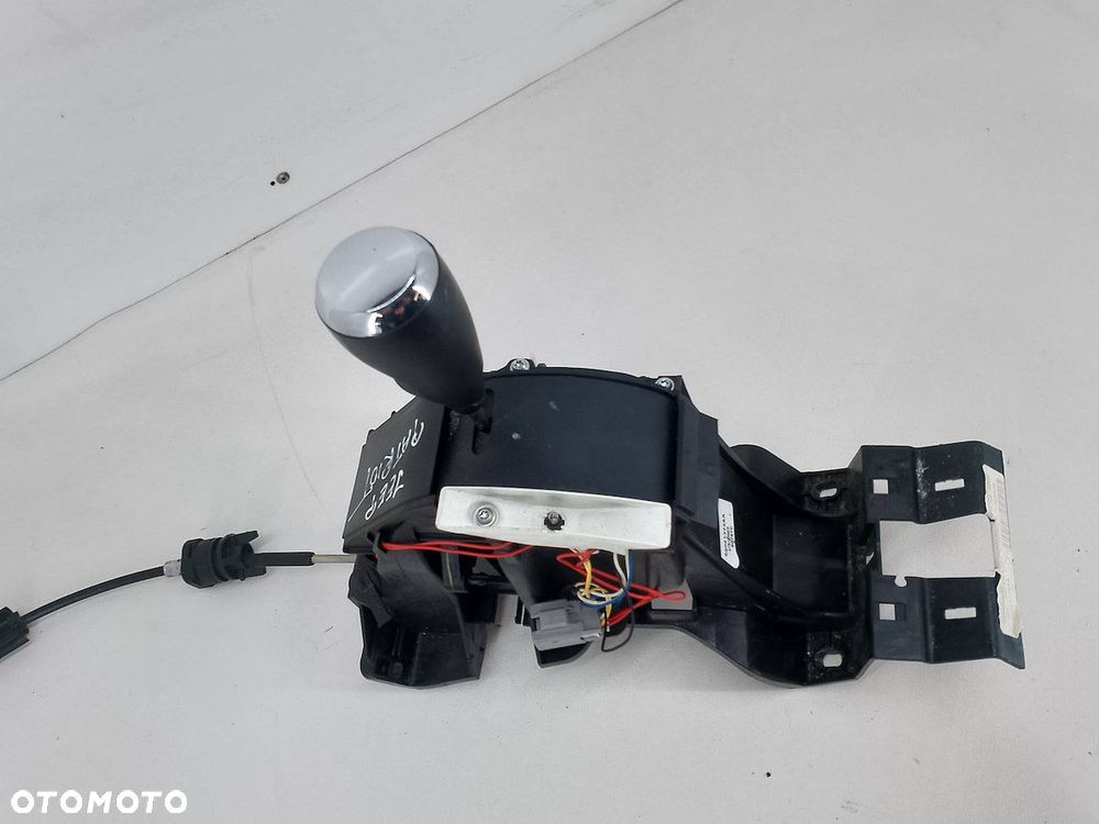 LEWAREK ZMIANY BIEGÓW JEEP PATRIOT P68021374AA 2.4 16V - 6