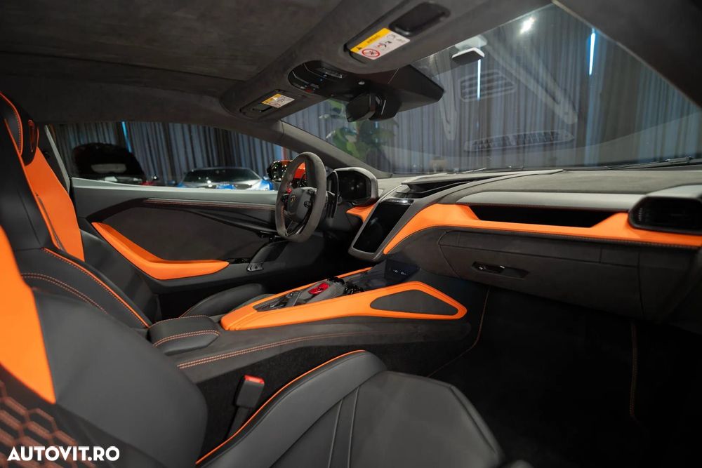 Lamborghini Revuelto - 32
