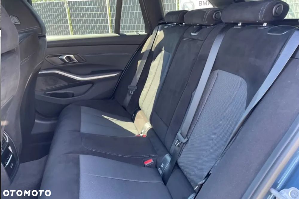 BMW Seria 3 318i M Sport - 9