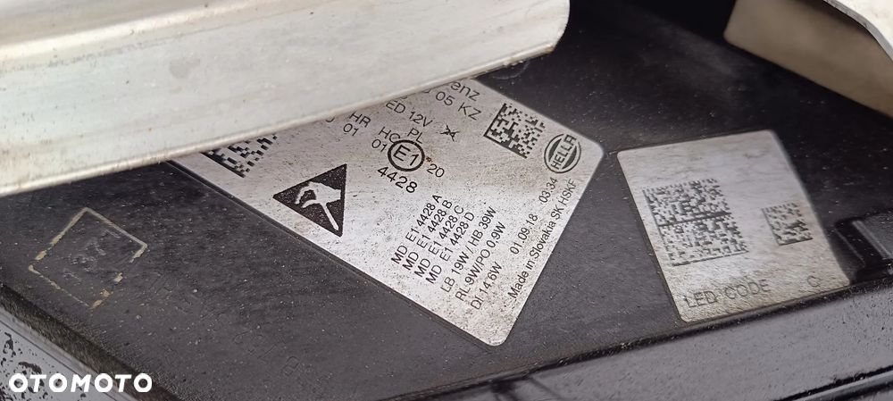 Mercedes-Benz Klasa C 200 9G-TRONIC AMG Line - 14