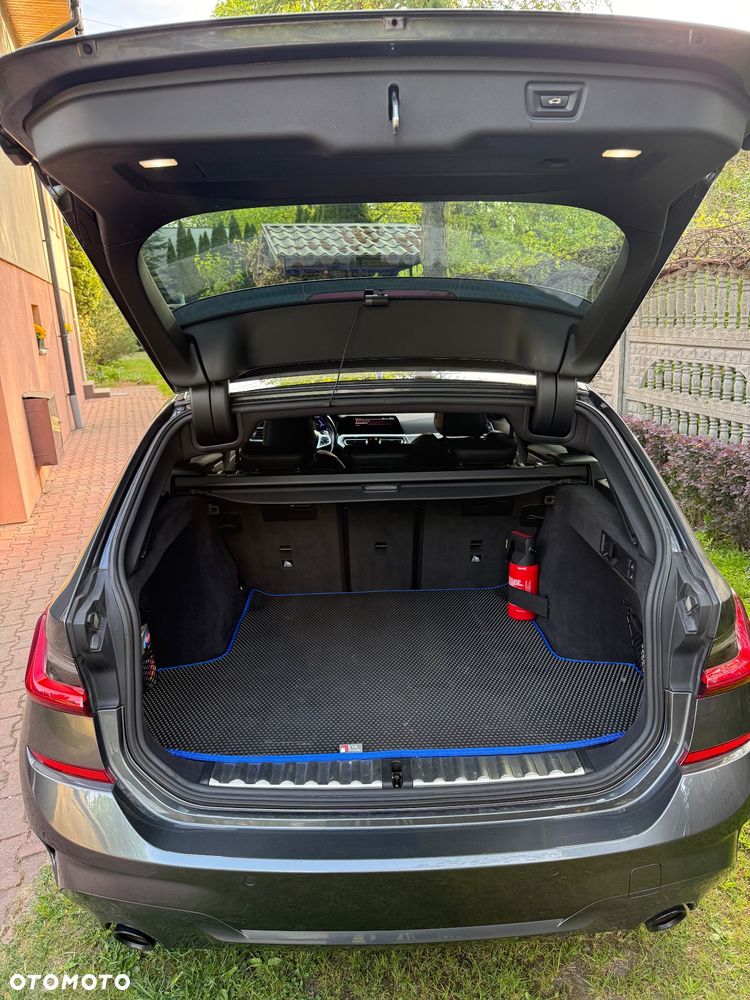 BMW Seria 3 320d xDrive mHEV - 21
