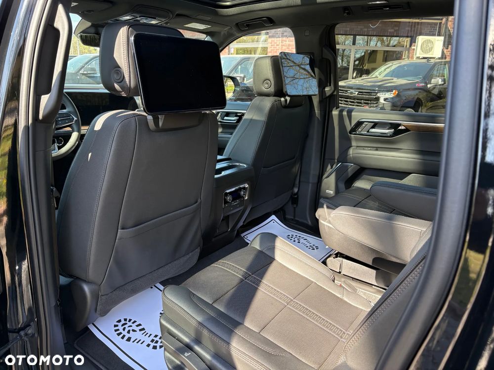 Chevrolet Suburban - 27