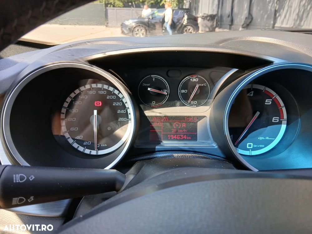 ALFA ROMEO Giulietta 2011 — imagine 6