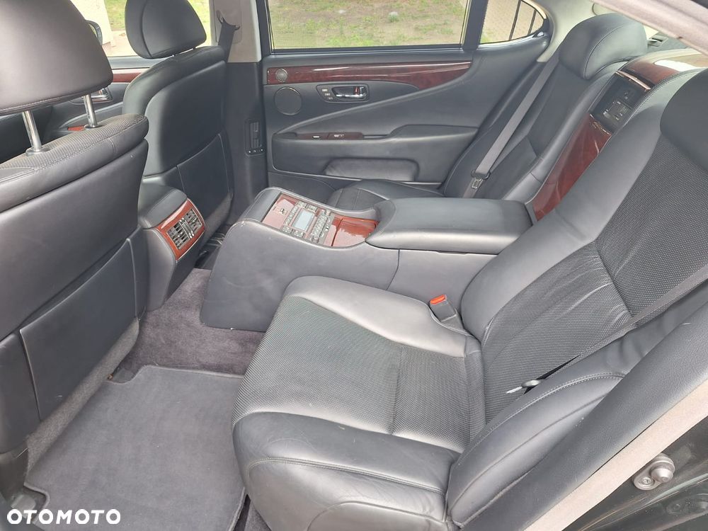 Lexus LS - 14