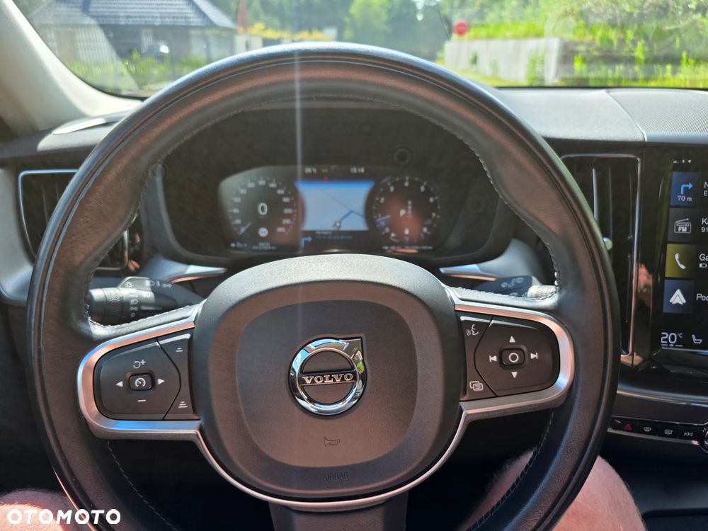 Volvo XC 60 T4 Momentum Pro - 25