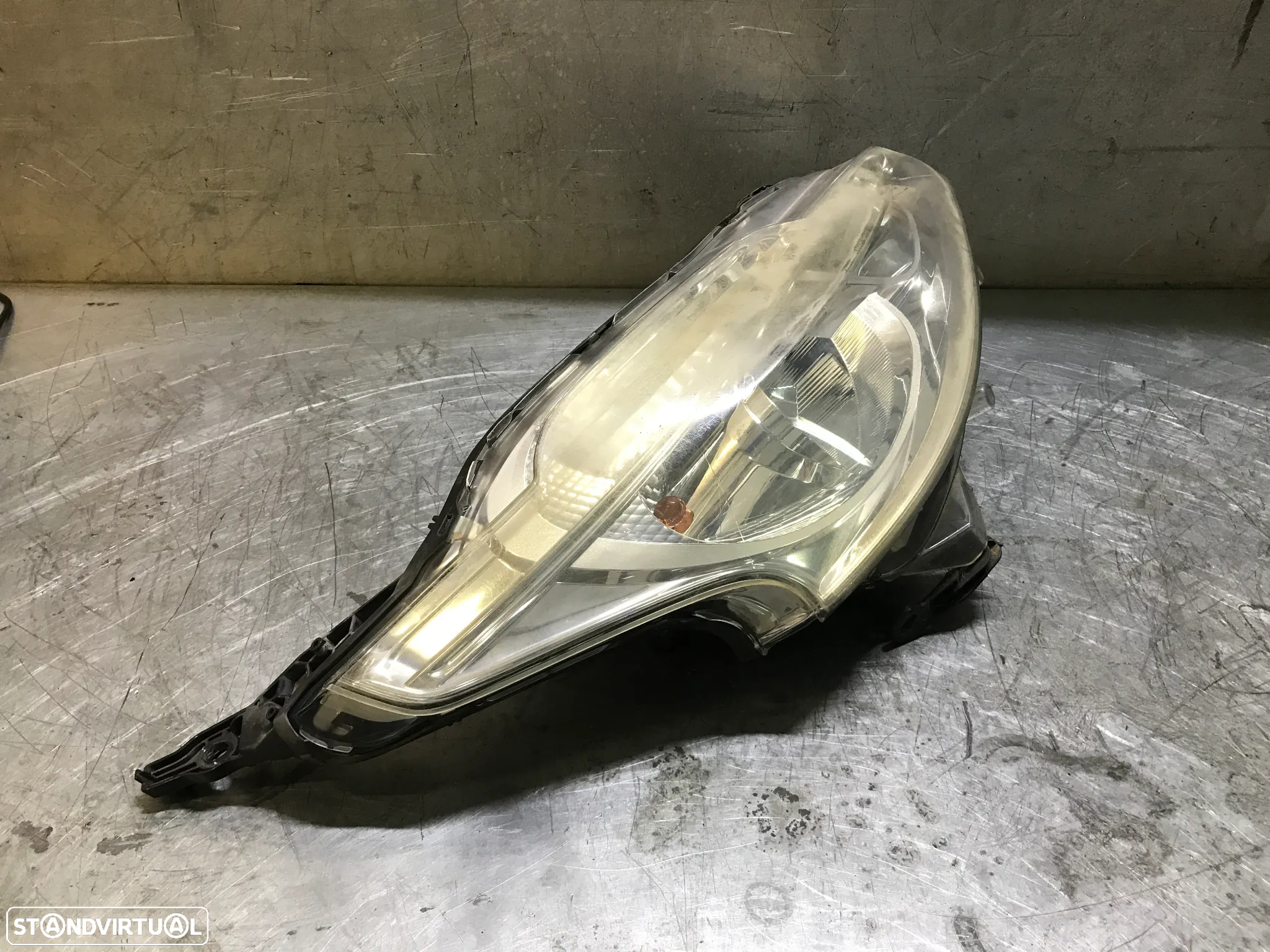 ÓTICA / FAROL PEUGEOT 208 - DIREITA - 9802221280 - 2