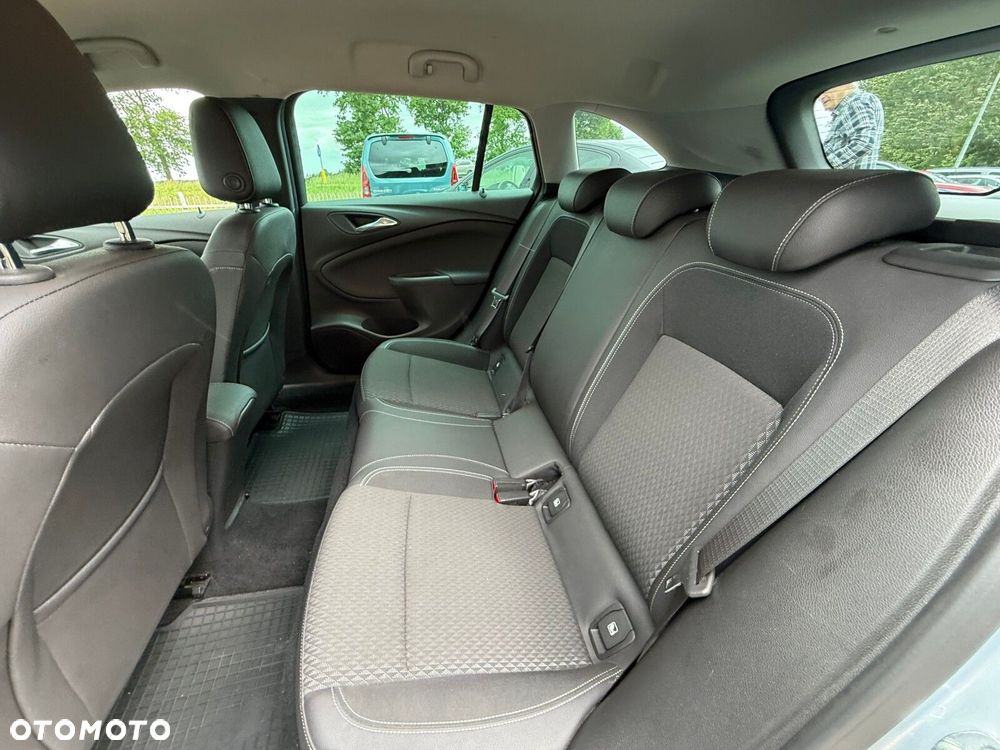 Opel Astra 1.6 T Dynamic S&S - 11