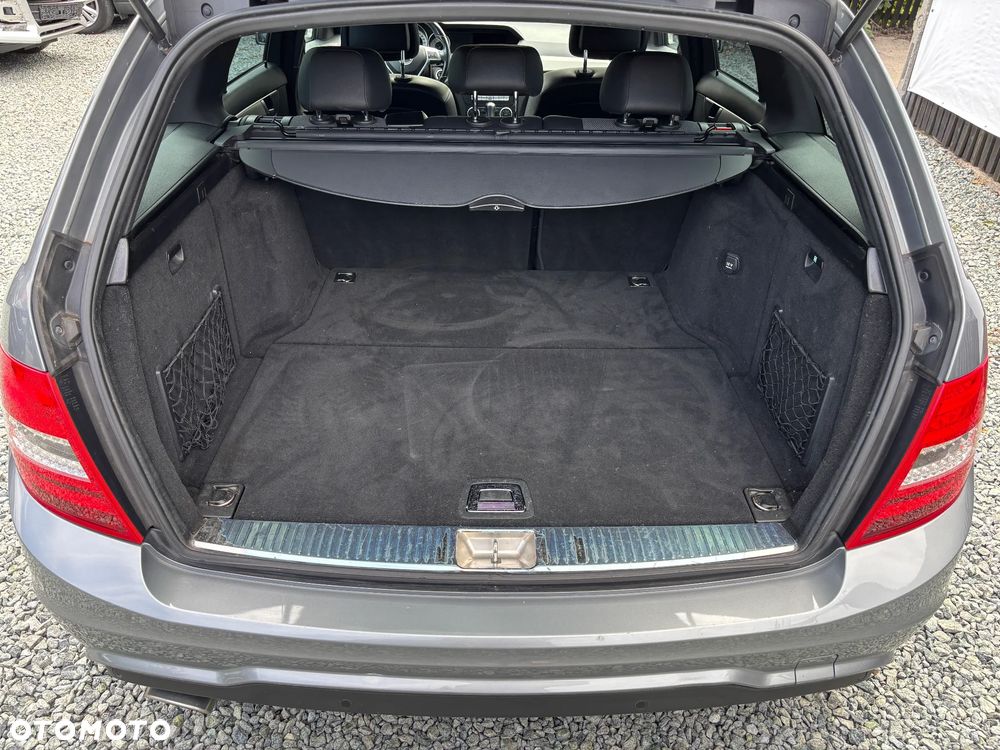 Mercedes-Benz Klasa C 250 (BlueTEC) d 4Matic 7G-TRONIC AMG Line - 28