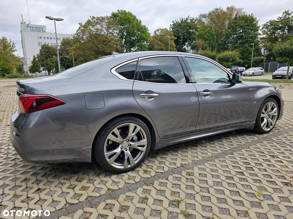 Infiniti Q70 - 7
