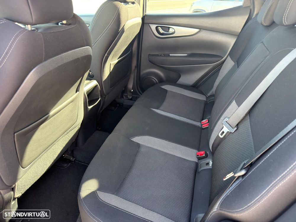 Nissan Qashqai 1.5 dCi N-Connecta J18+Led - 23