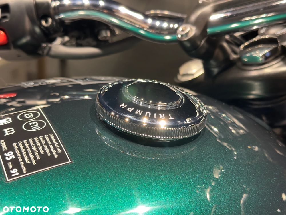 Triumph Bonneville - 9