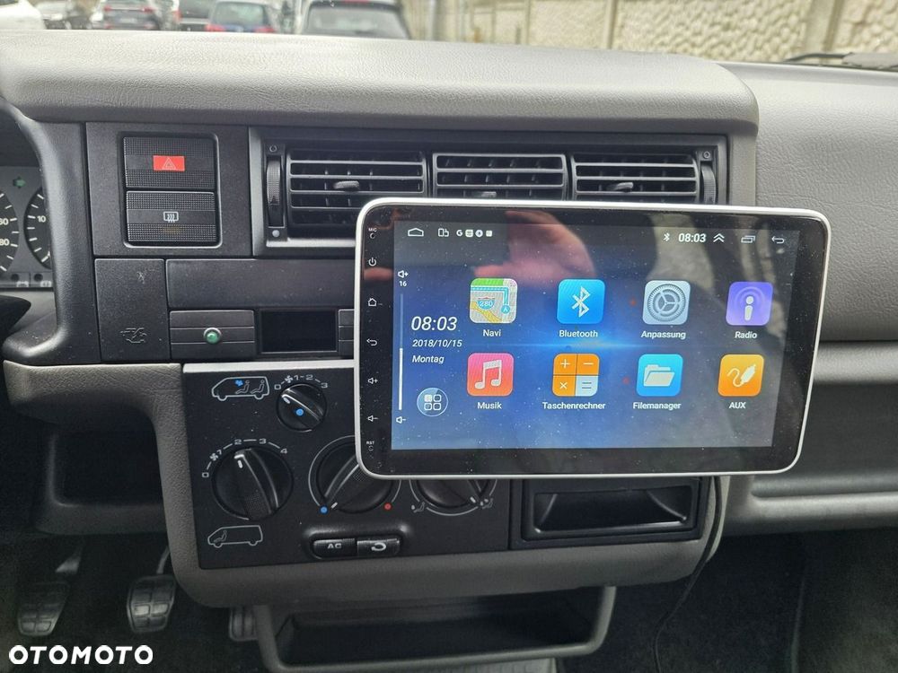 Volkswagen Multivan - 17