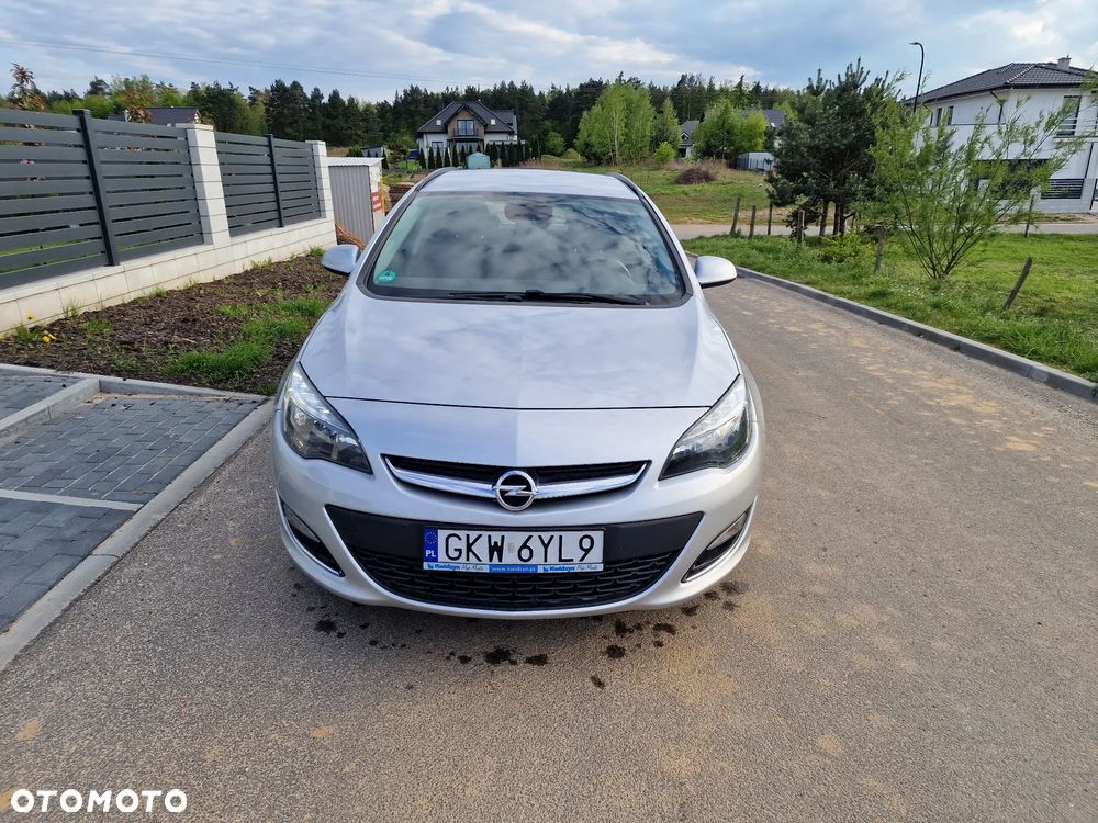 Opel Astra 2013 photo 2