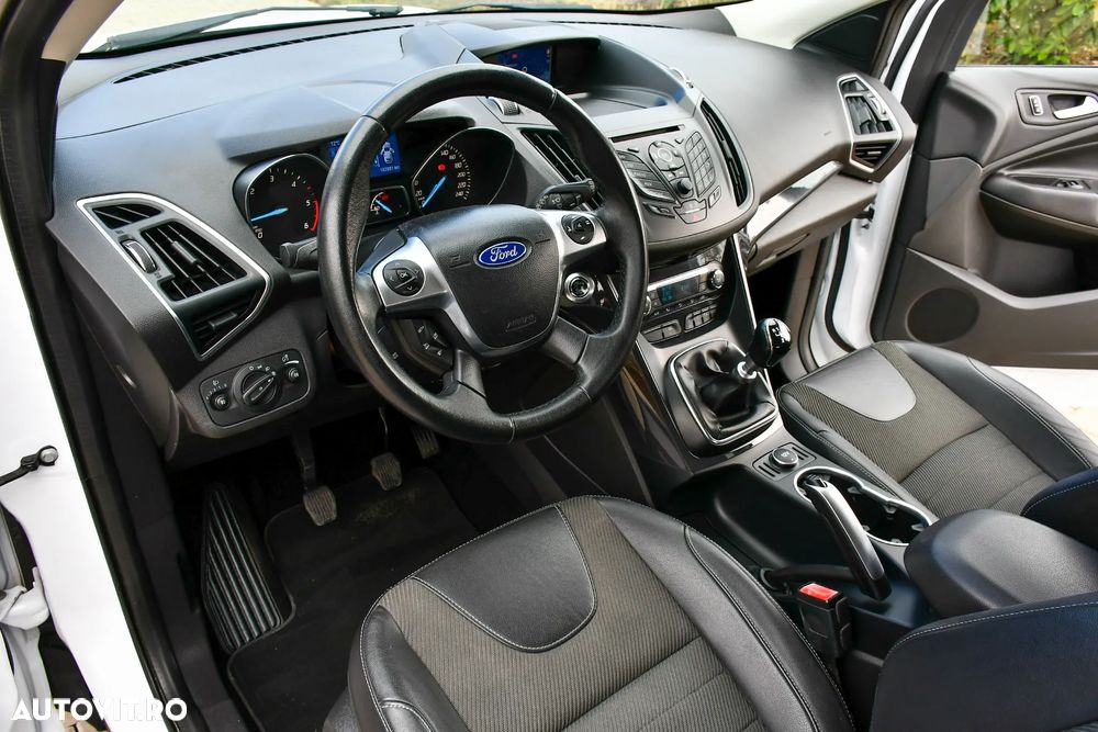 Ford Kuga 2.0 TDCi 2x4 Titanium - 20