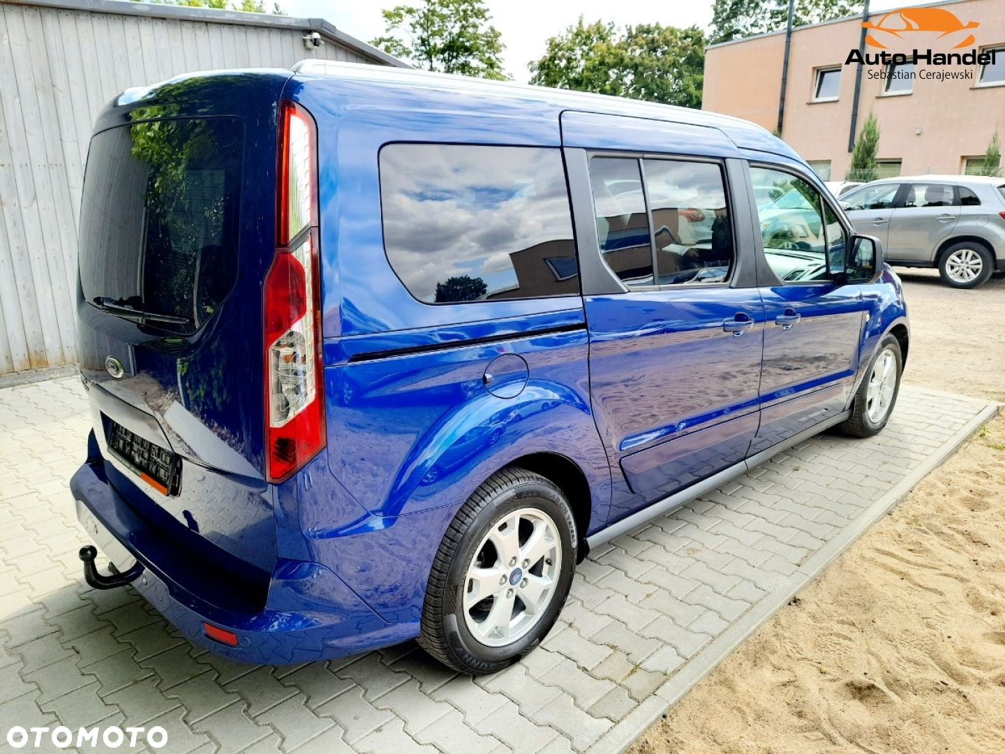 Ford Tourneo Connect Grand - 13