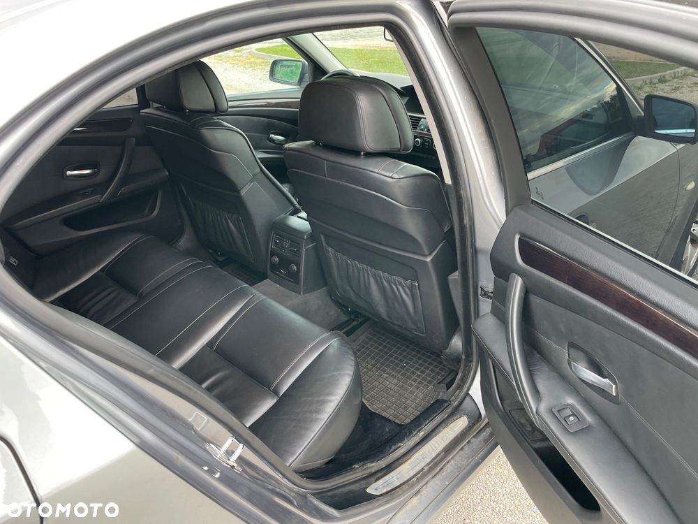 BMW Seria 5 523i Edition Exclusive - 12