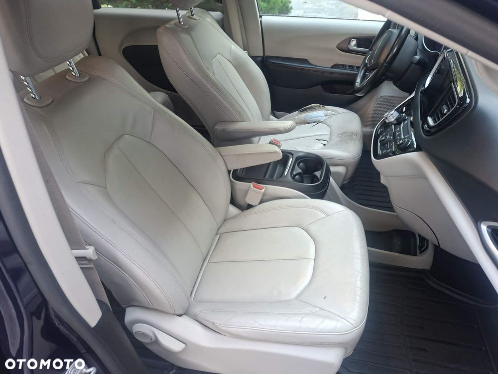 Chrysler Pacifica - 19