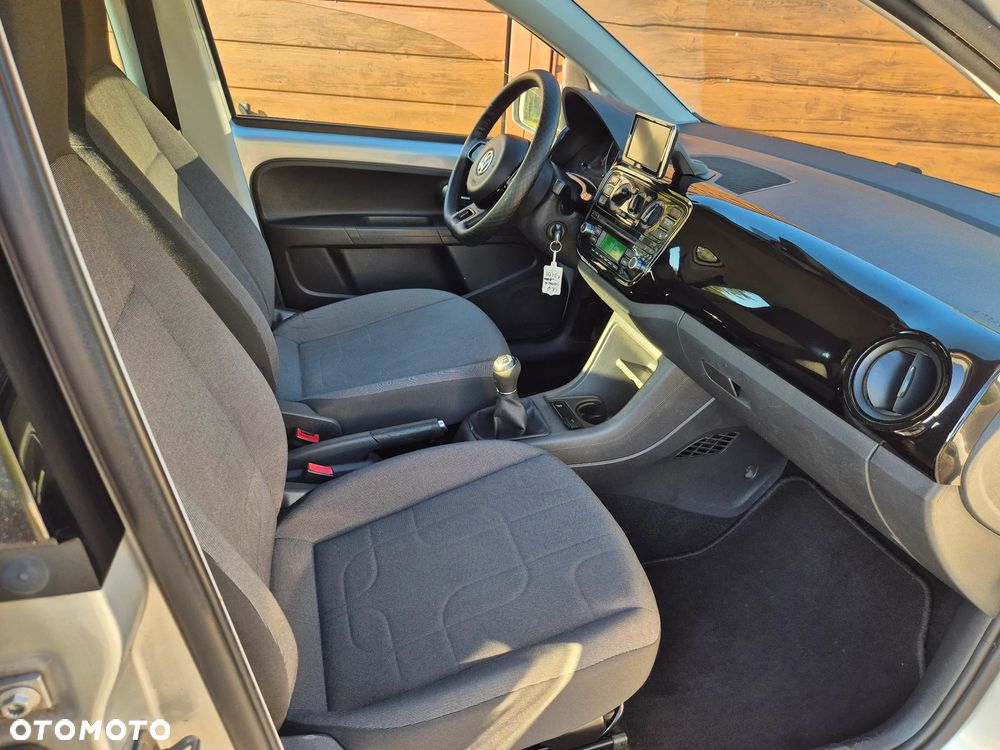Volkswagen up! street - 17