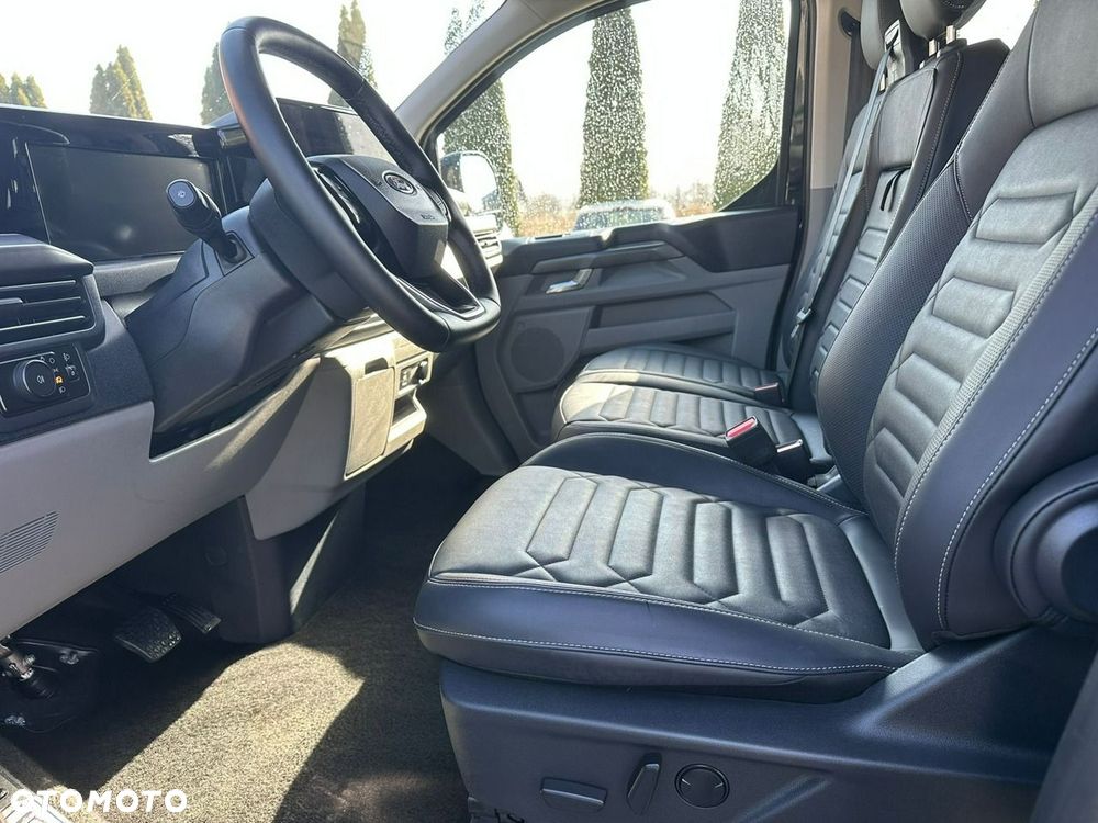 Ford Tourneo Custom - 13