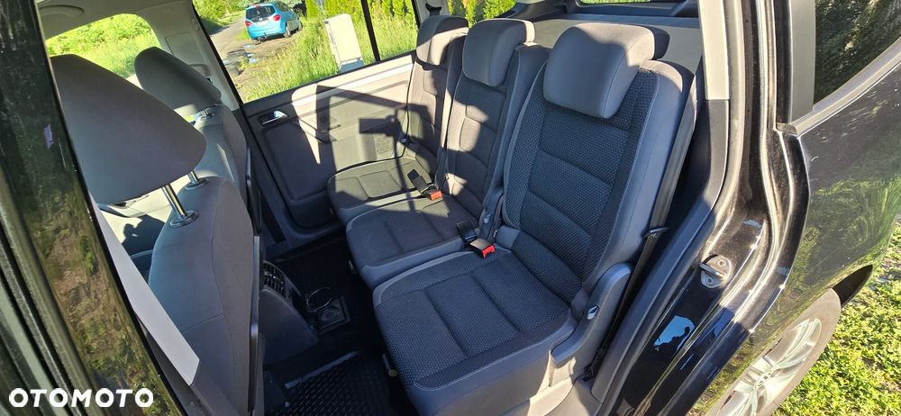 Volkswagen Touran - 16