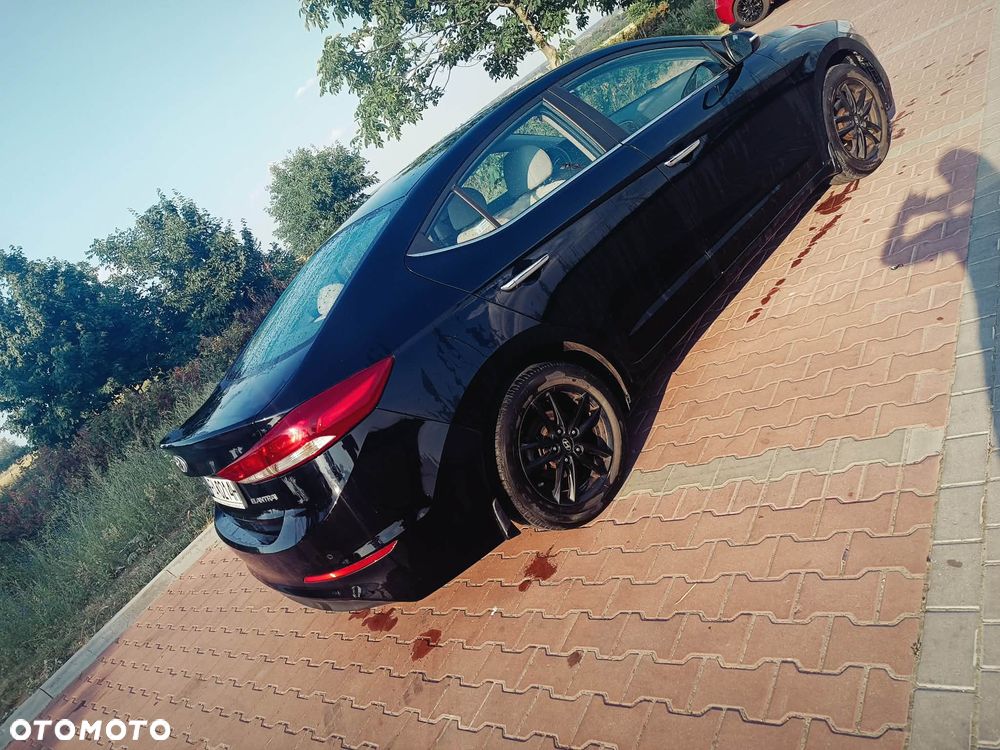 Hyundai Elantra 1.6 Comfort - 4