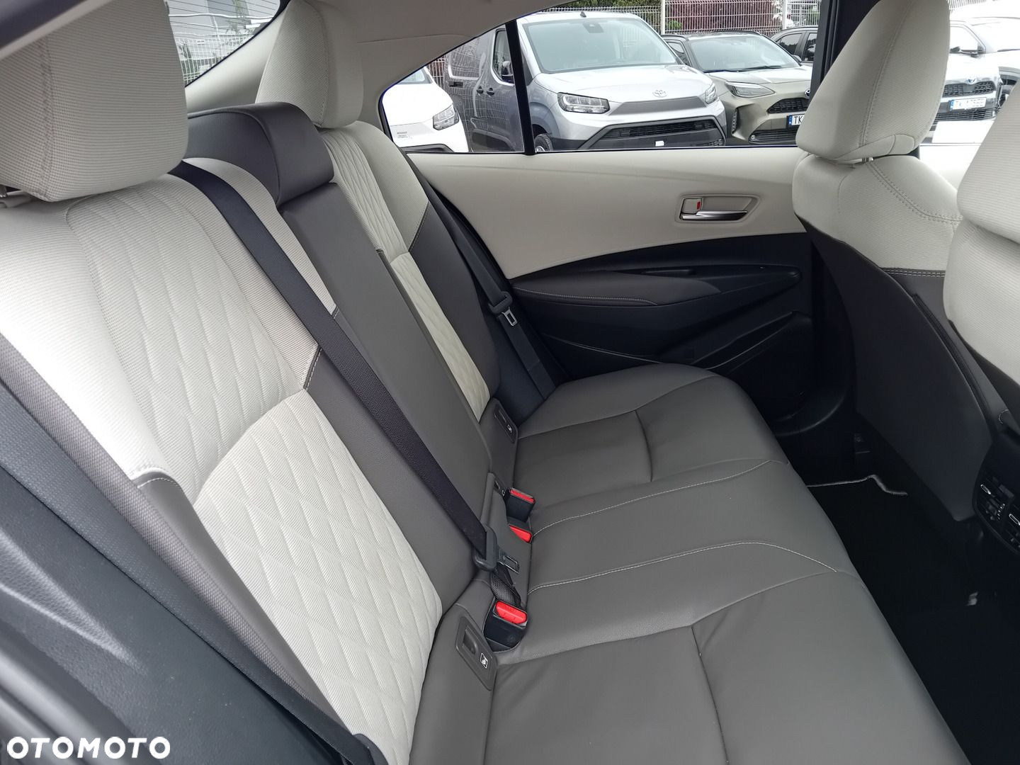 Toyota Corolla 1.8 Hybrid Executive - 31