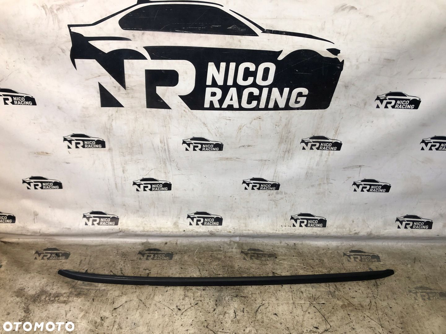 RELING DACHOWY PRAWY AUDI A4 B9 CZARNY MAT - 1