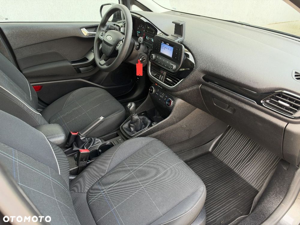 Ford Fiesta - 24