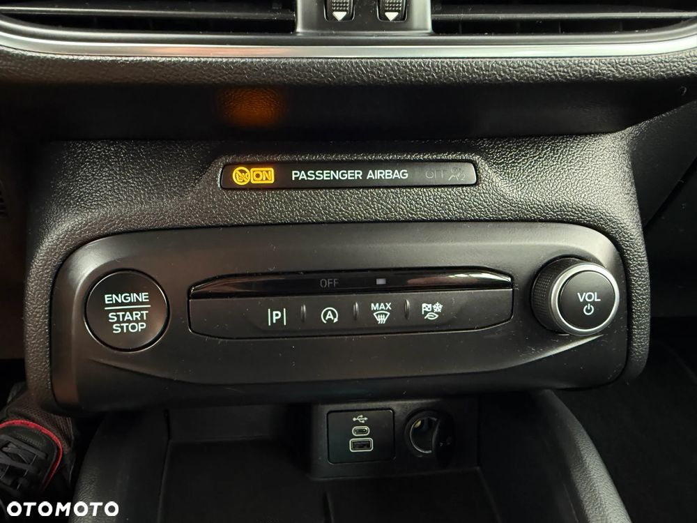 Ford Focus ver-1-0-ecoboost-mhev-titanium-style - 17