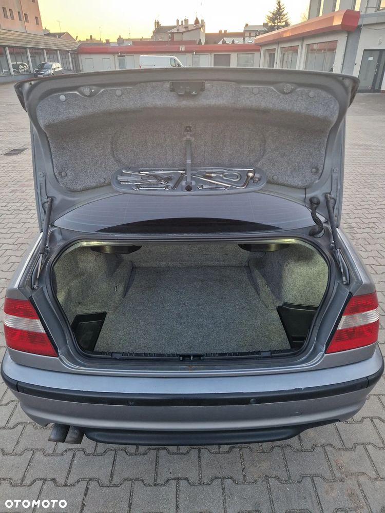 BMW Seria 3 320i - 9