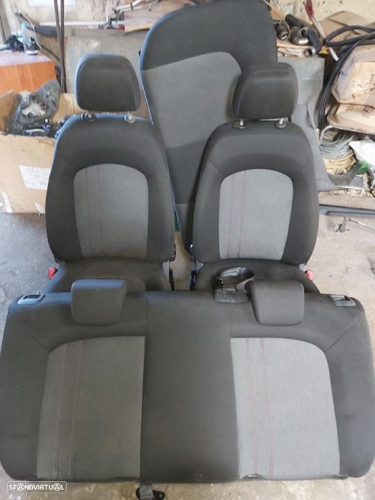 Conjunto Bancos Fiat Grand Punto 2015  precisam lavagem - 2