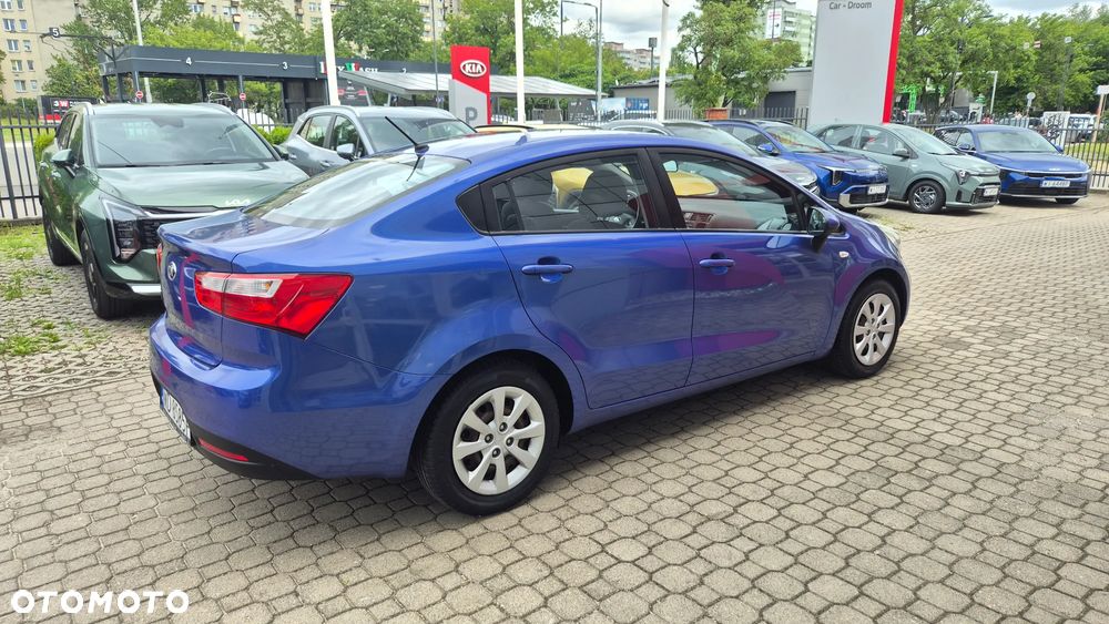 Kia Rio 1.2 L - 12