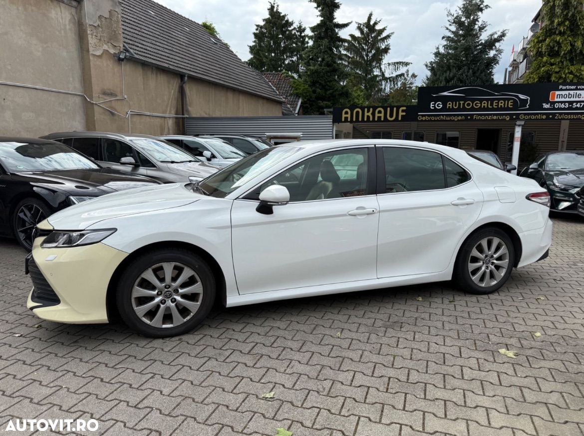 Toyota Camry 2.5 Hybrid Business - 10