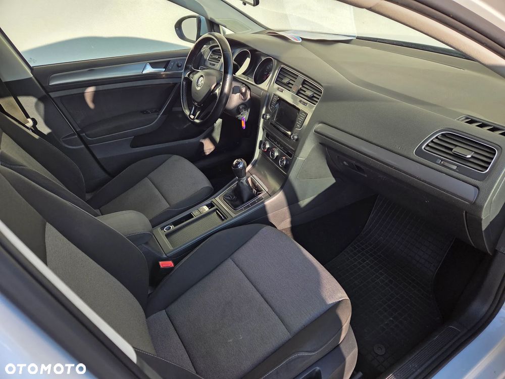 Volkswagen Golf - 10