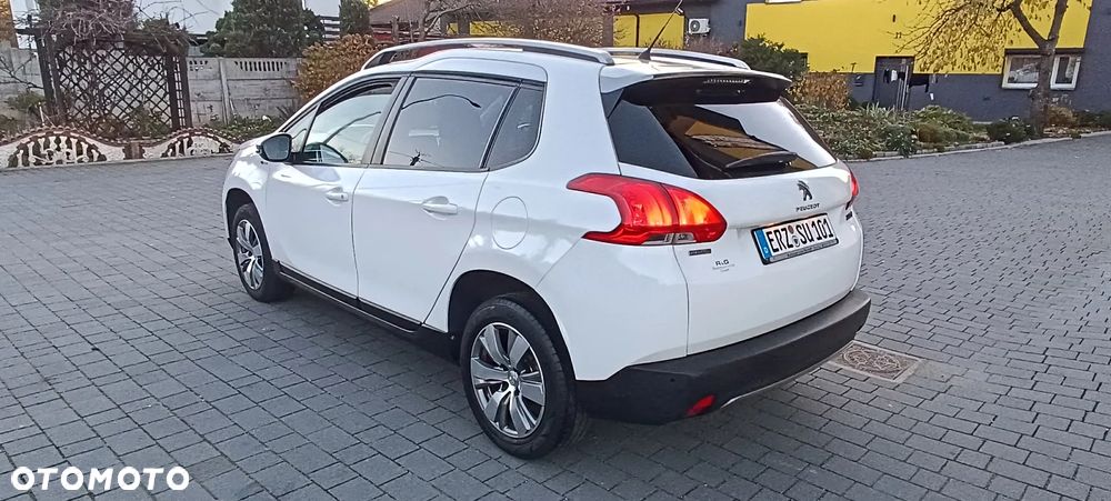 Peugeot 2008 1.2 Pure Tech Allure S&S - 6