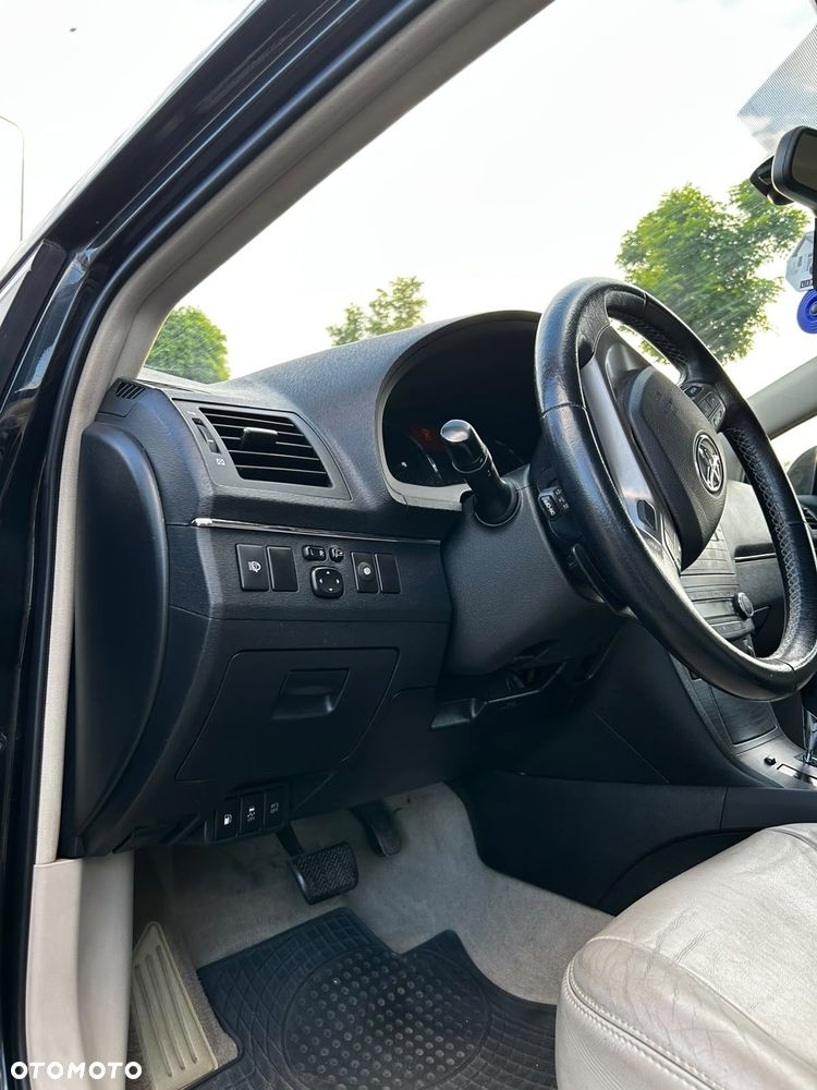 Toyota Avensis 2.0 Premium EU5 MS - 16