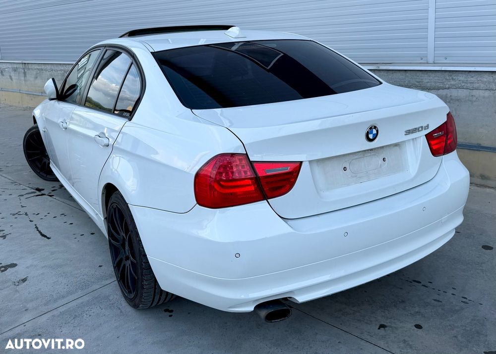 BMW Seria 3 320d DPF Aut. Edition Exclusive - 24