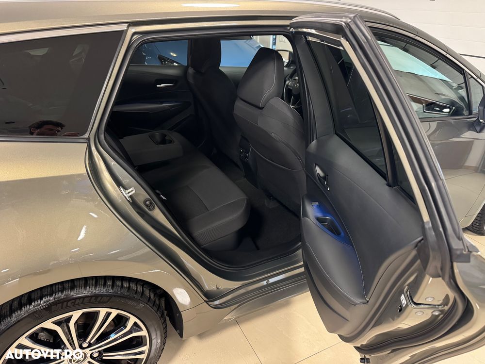 Toyota Corolla 1.8 Hybrid Team Deutschland - 27