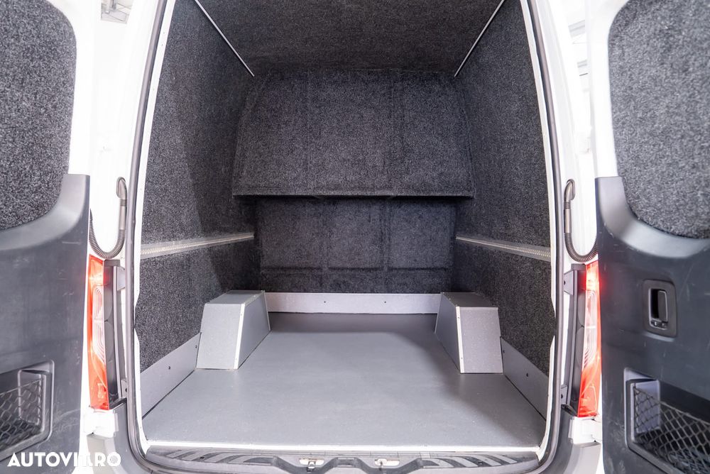 Mercedes-Benz Sprinter - 15