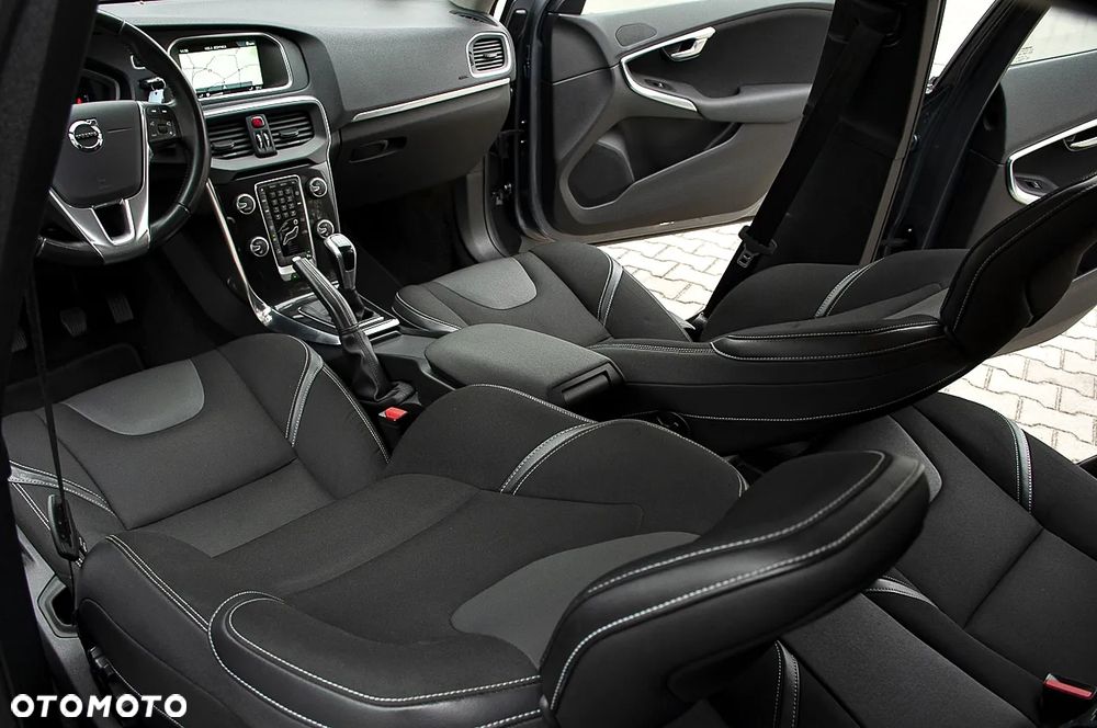 Volvo V40 D2 Summum - 29