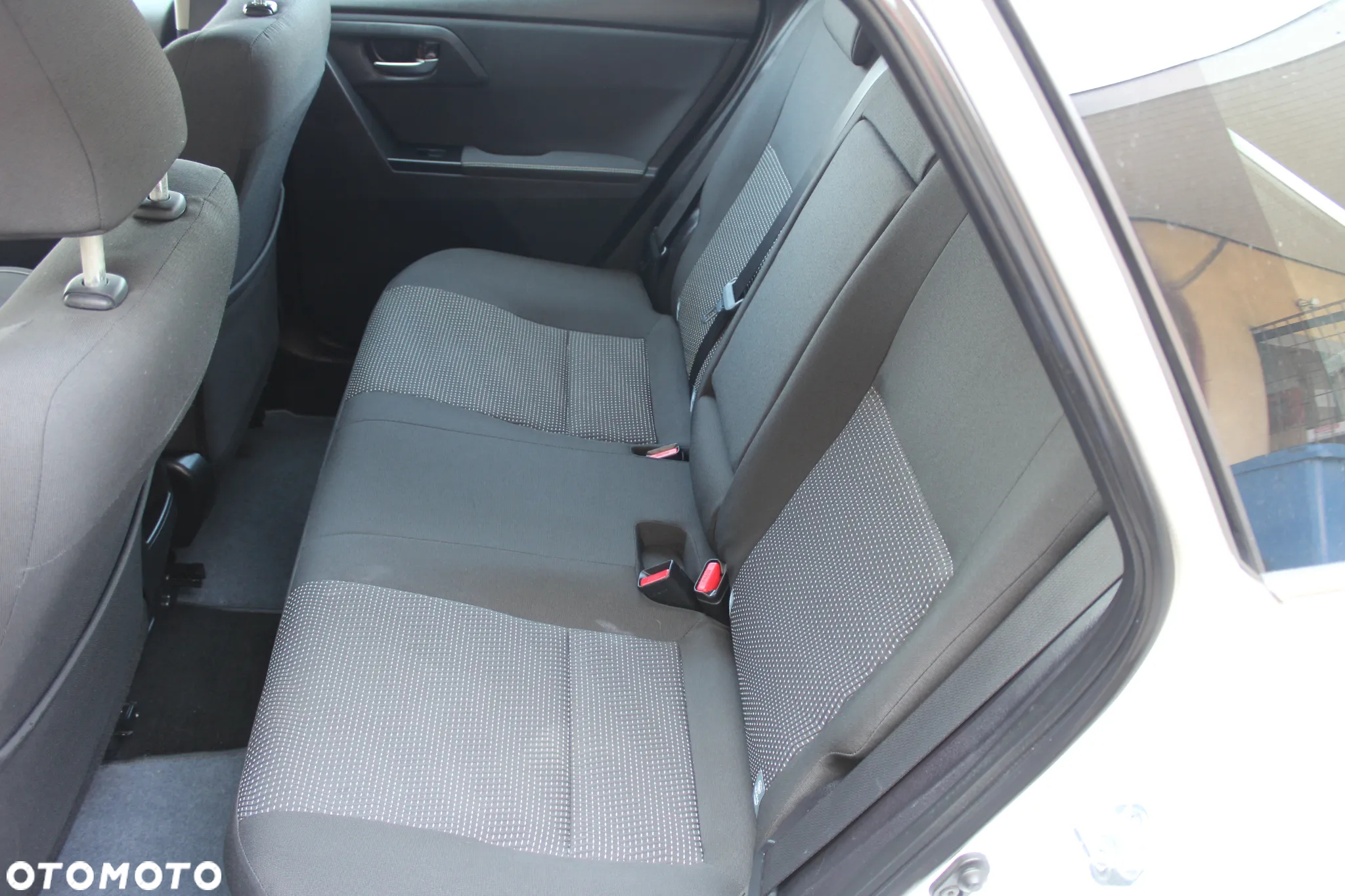 Toyota Auris 1.8 VVT-i Hybrid Automatik Touring Sports Design Edition - 28