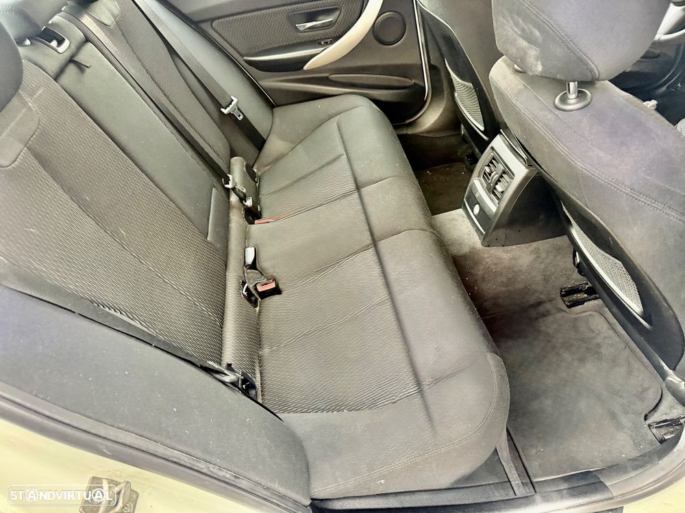 BMW 320 d Auto Pack M - 35